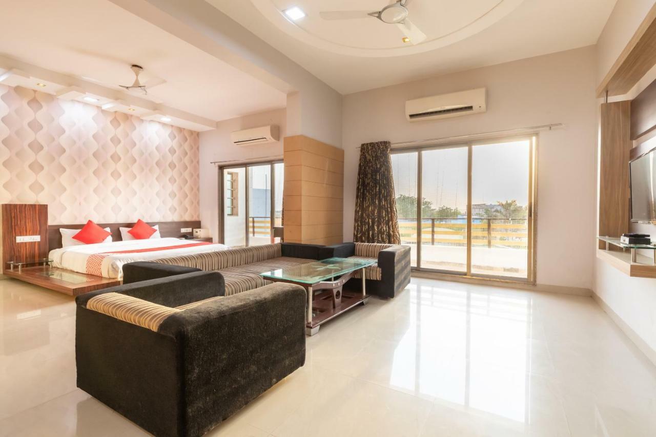 Oyo 42910 Hotel Rudra Palace Ratlam Bilik gambar