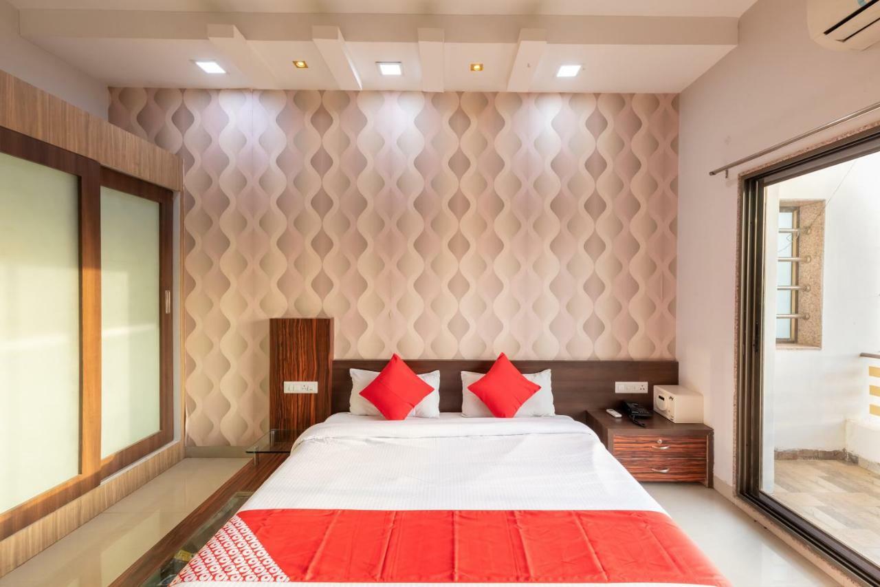 Oyo 42910 Hotel Rudra Palace Ratlam Bilik gambar