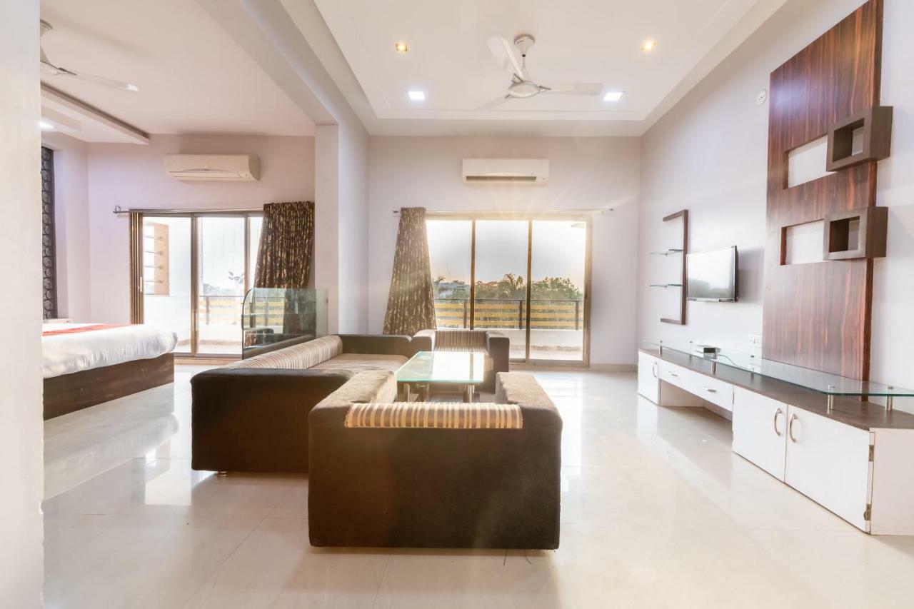 Oyo 42910 Hotel Rudra Palace Ratlam Bilik gambar