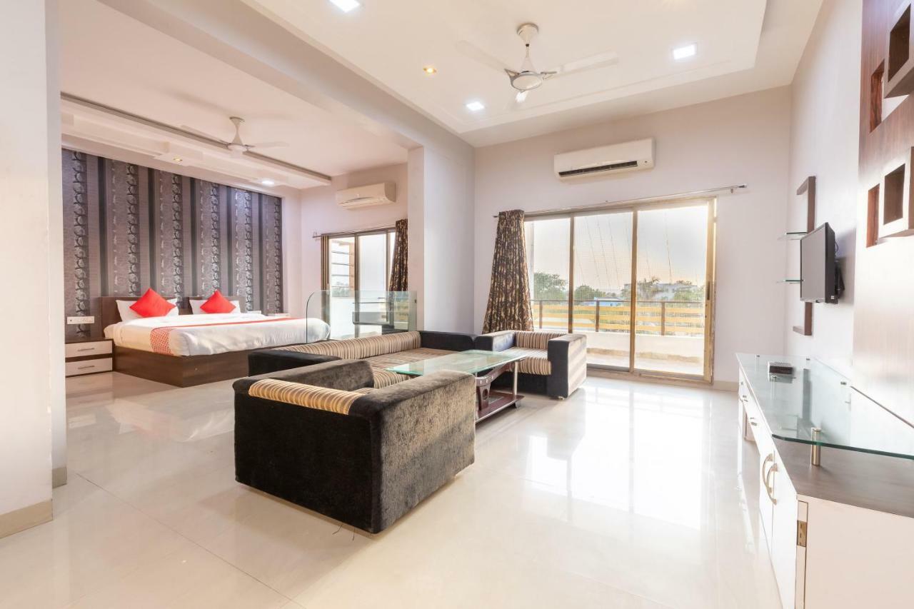 Oyo 42910 Hotel Rudra Palace Ratlam Bilik gambar