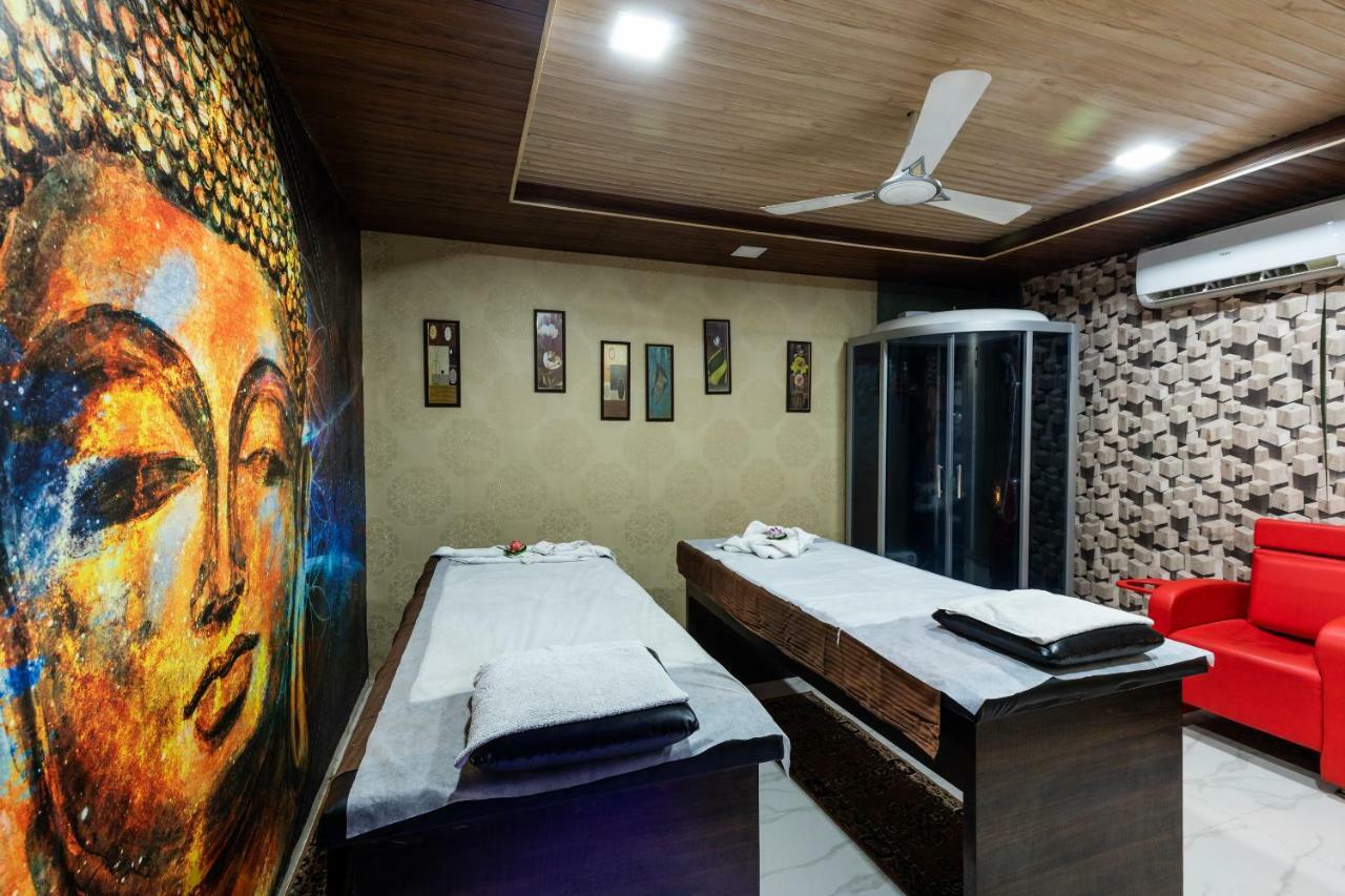 Oyo 42910 Hotel Rudra Palace Ratlam Luaran gambar