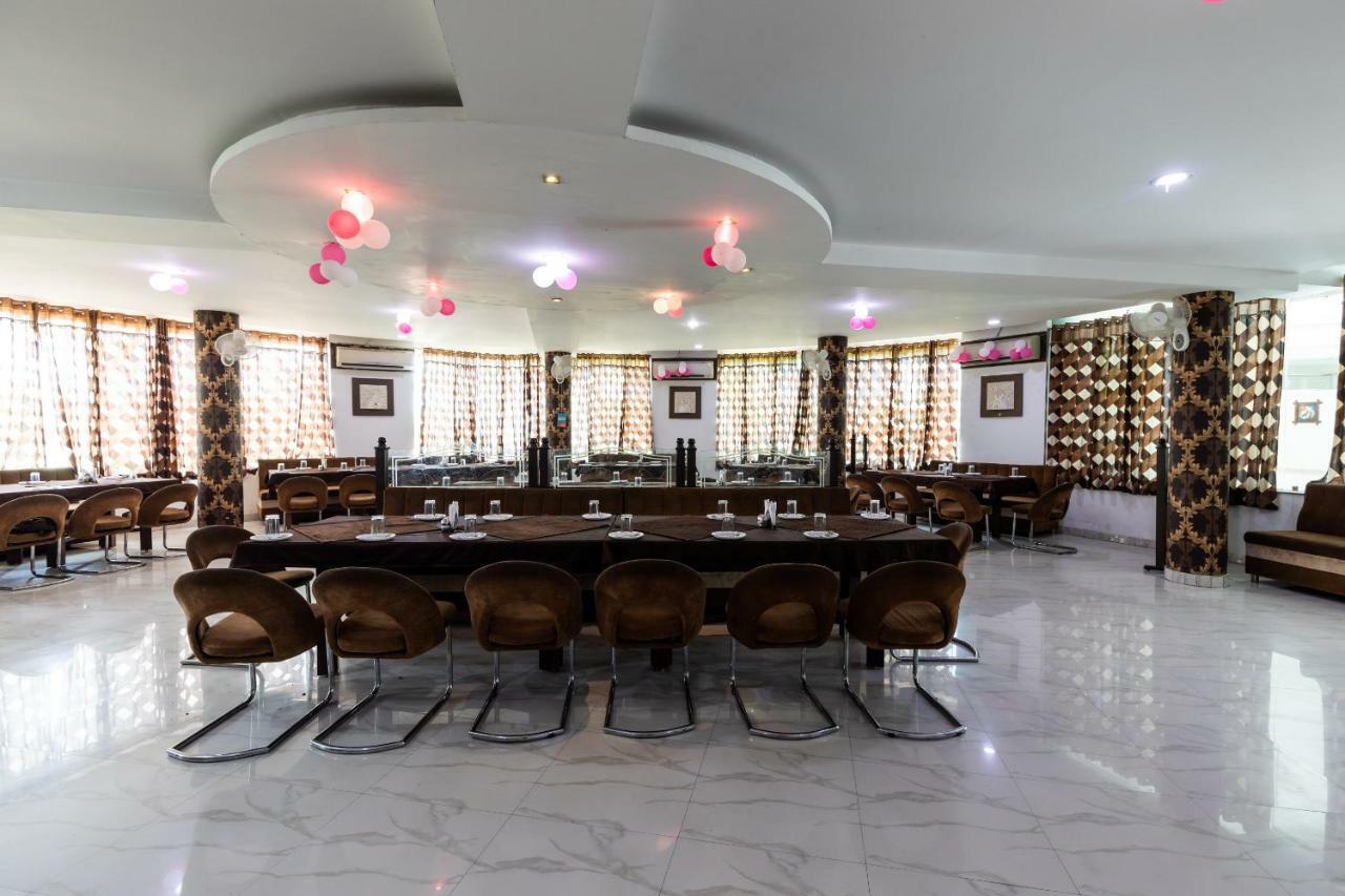 Oyo 42910 Hotel Rudra Palace Ratlam Luaran gambar