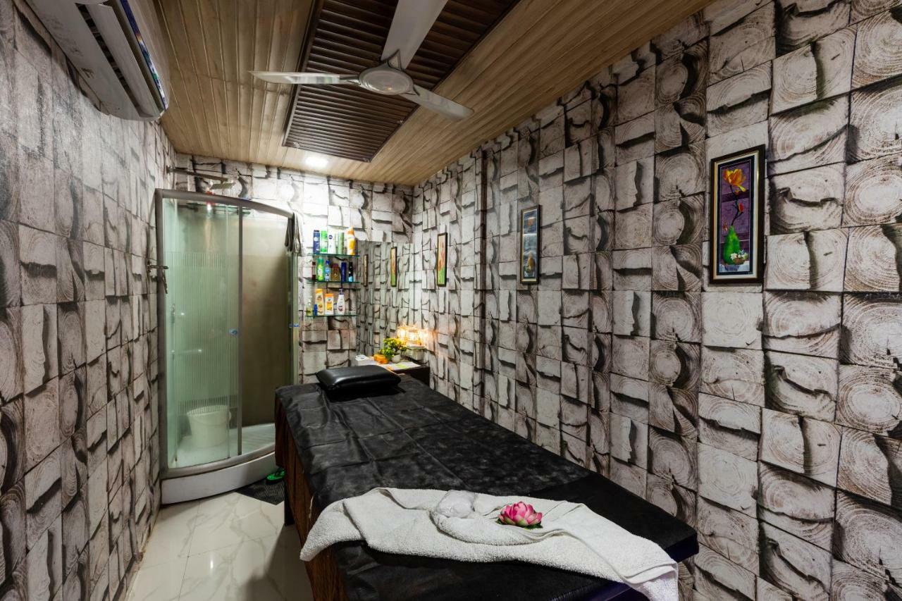 Oyo 42910 Hotel Rudra Palace Ratlam Luaran gambar