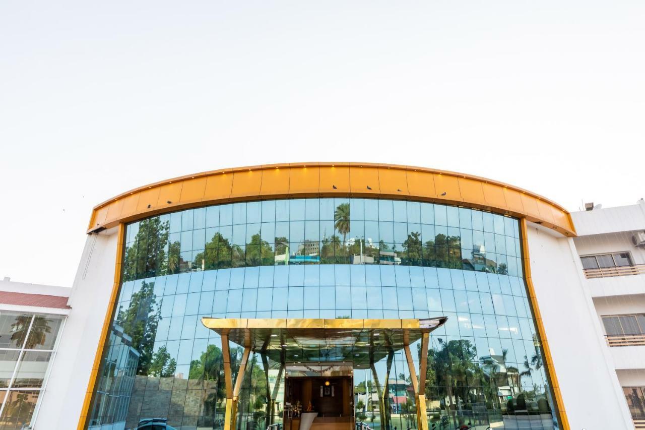 Oyo 42910 Hotel Rudra Palace Ratlam Luaran gambar