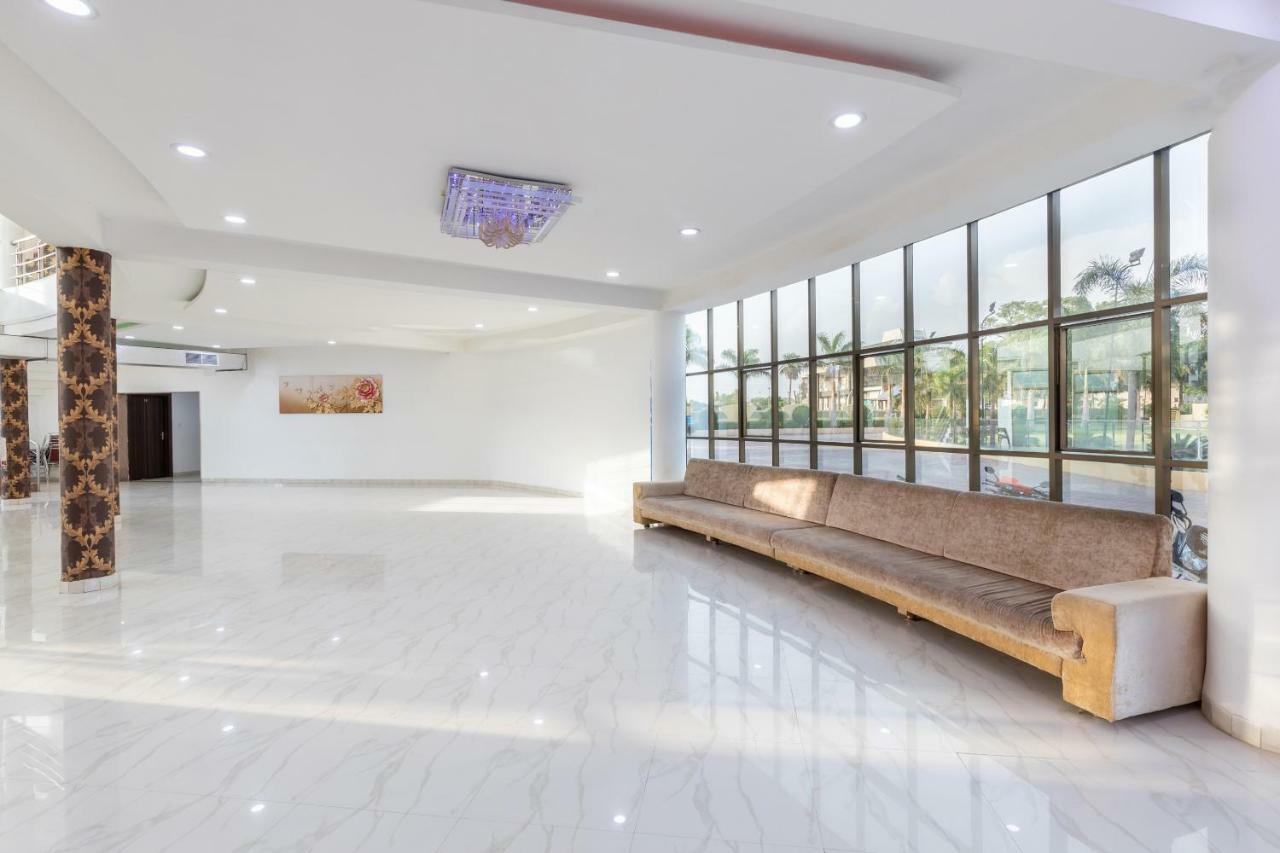 Oyo 42910 Hotel Rudra Palace Ratlam Luaran gambar