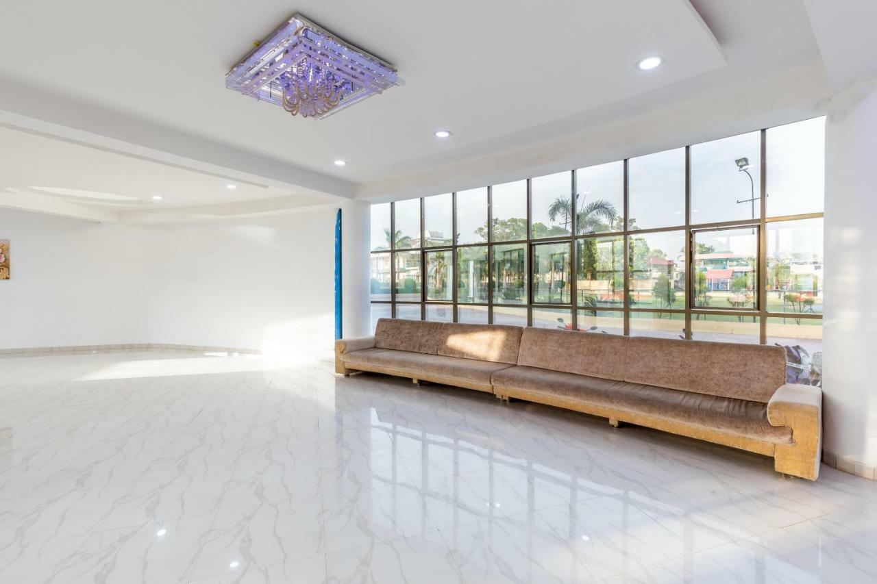 Oyo 42910 Hotel Rudra Palace Ratlam Luaran gambar