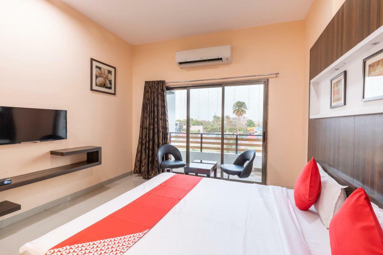 Oyo 42910 Hotel Rudra Palace Ratlam Luaran gambar