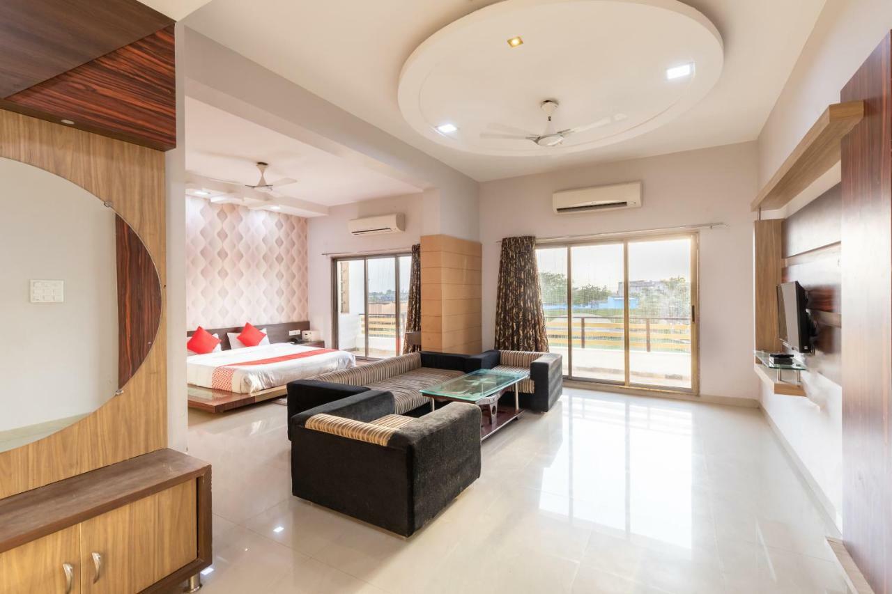 Oyo 42910 Hotel Rudra Palace Ratlam Luaran gambar