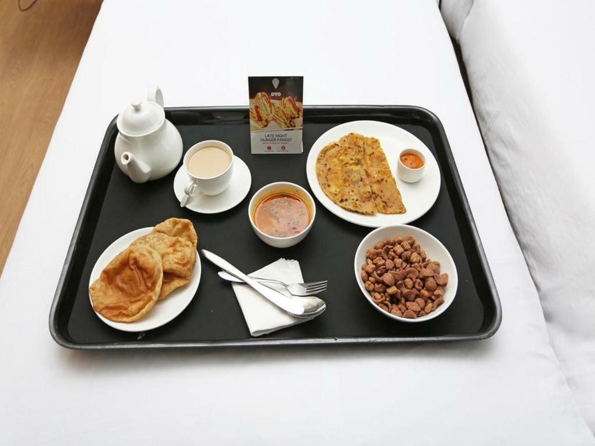Oyo 42910 Hotel Rudra Palace Ratlam Luaran gambar